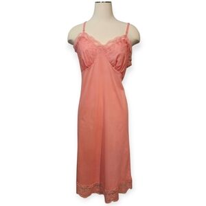 VTG LORRAINE PERFECT FITTING CORAL PINK LACE GOWN SLEEP DRESS SZ 38